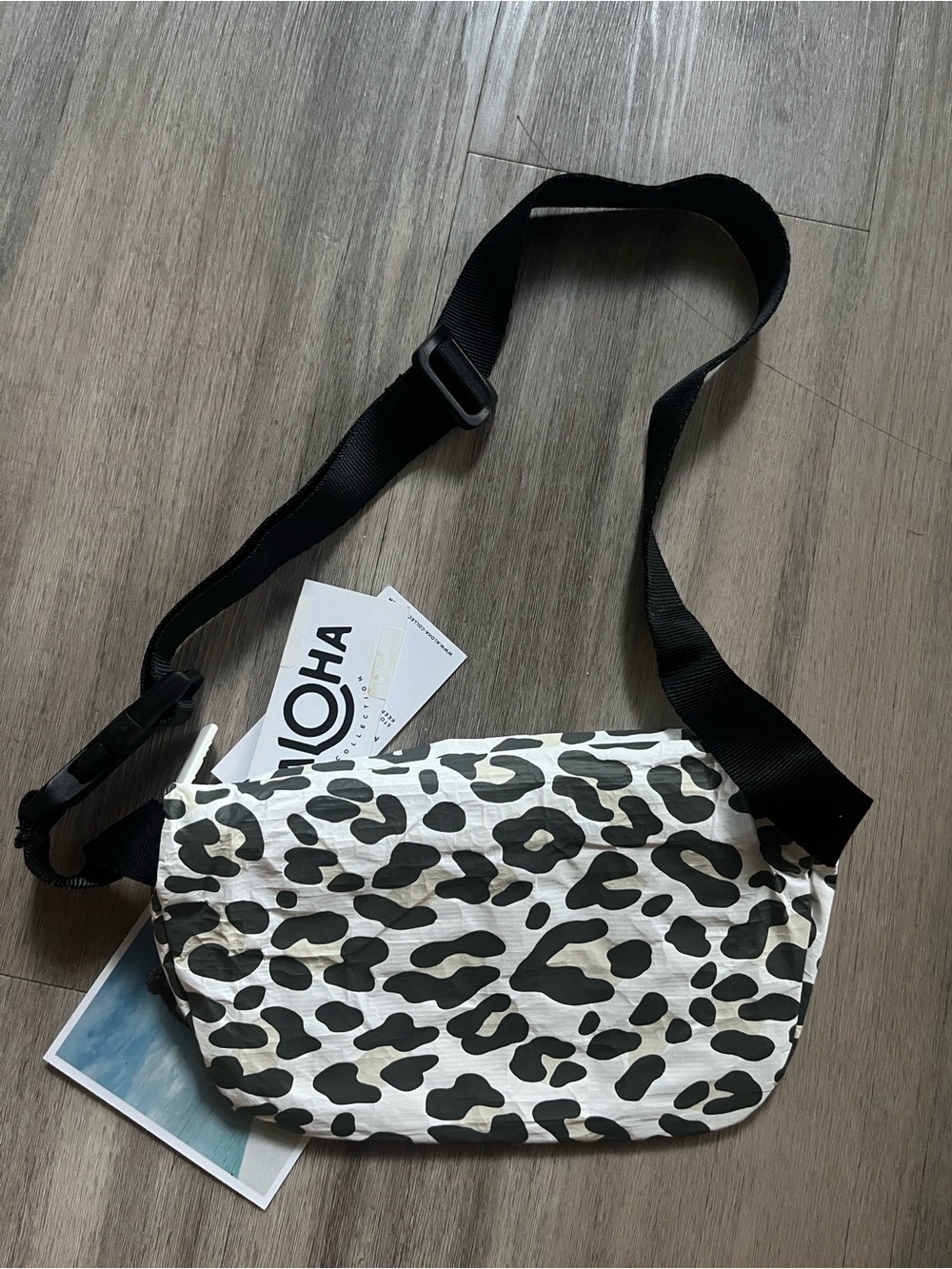 NWT ALOHA Collection Mini Hip Pack Snow Leopard Ghost - Picture 4 of 8